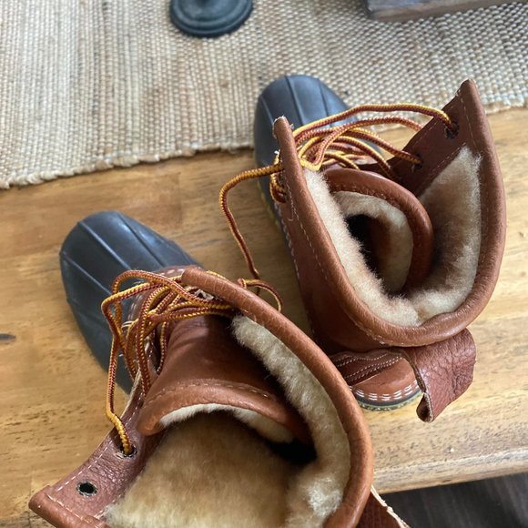 Women's LL Bean Shearling Boots - Picture 2 of 5
